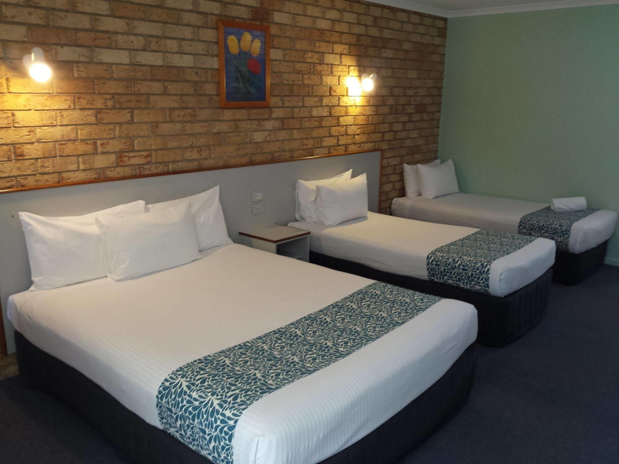 Woombye Sunshine Coast Motor Lodge מראה חיצוני תמונה
